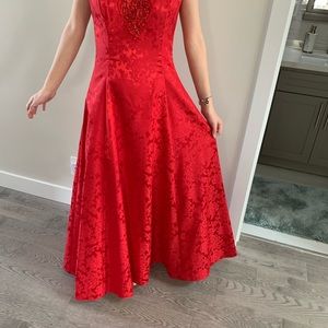 Beautiful vintage night dress red size 10